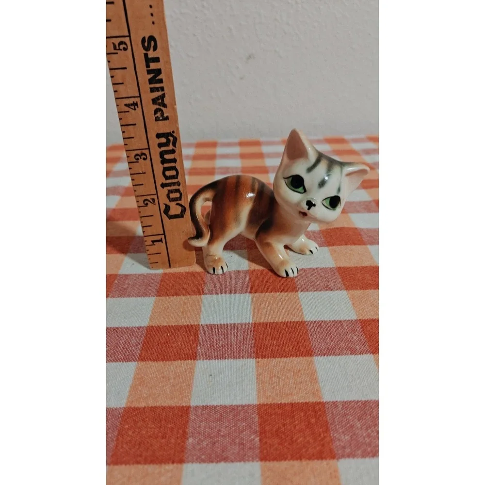 VINTAGE BIG EYED KITTEN CAT PORCELAIN CERAMIC FIGURINE